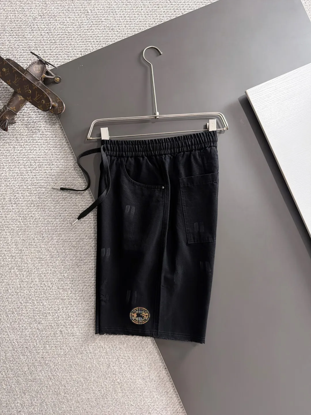 Next day shipment P160 Premium Burberry 2026 Spring/Summer New Arrival elastic band casual shorts, counter-customized fabrics Breathable, high comfort, impeccable details, brand element design concept, reflecting high quality. It feels delicate and soft! It presents a casual cut and the upper body shape is great! Sizes:S-3XL